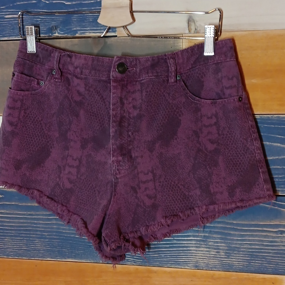 BDG shorts High Rise Cheeky 32 pink snake skin